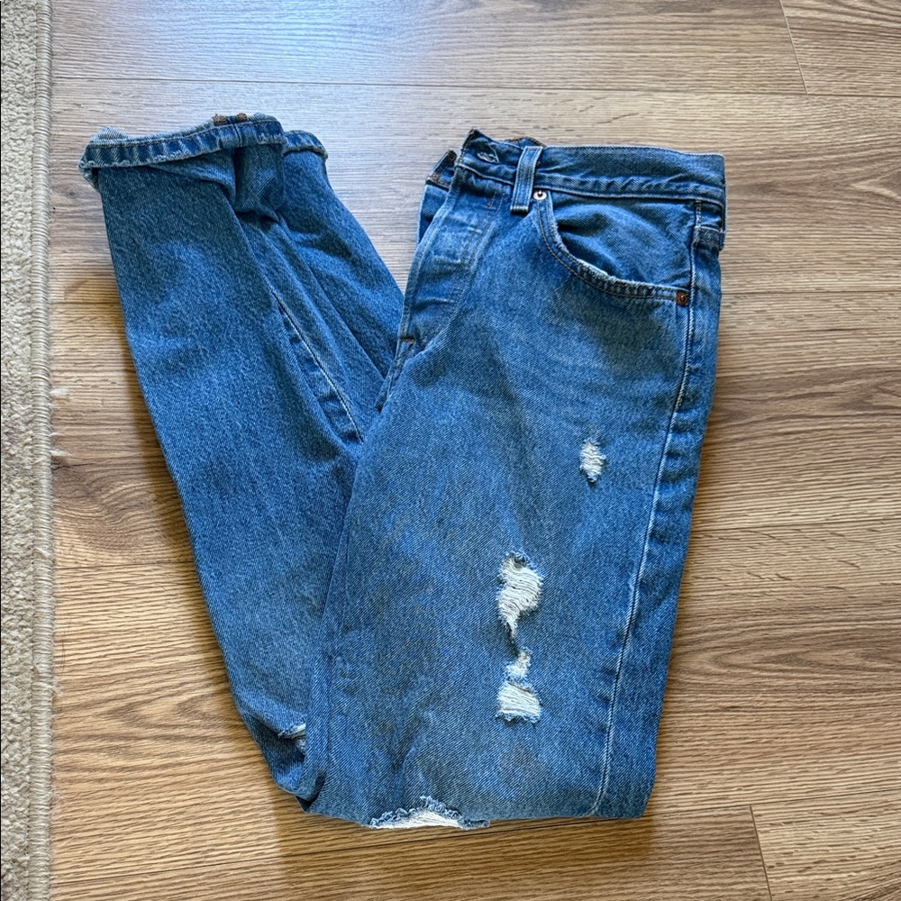 501 Levi's Blue Distressed Denim Jeans